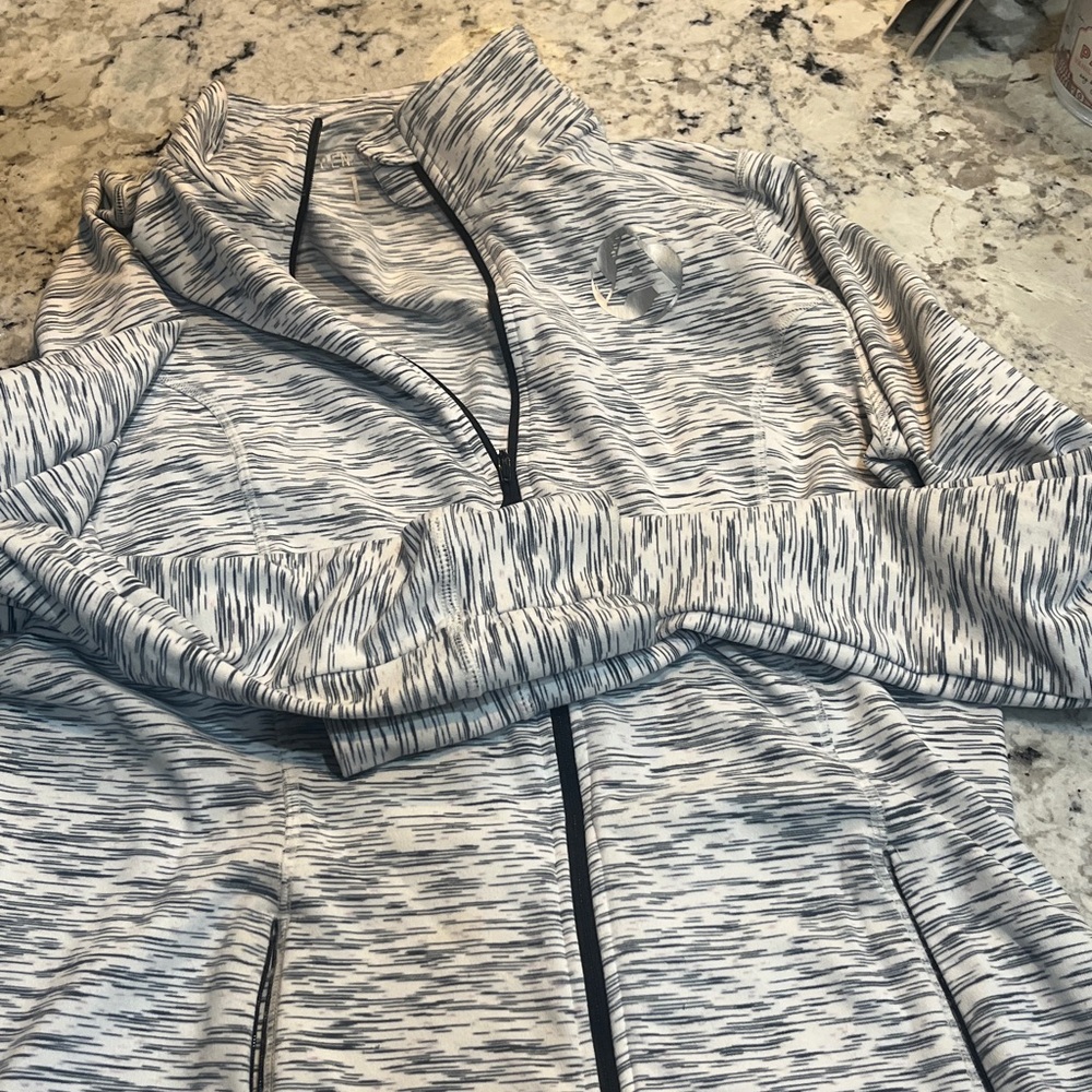 Gray Patterned Zip-Up Jacket - image 1